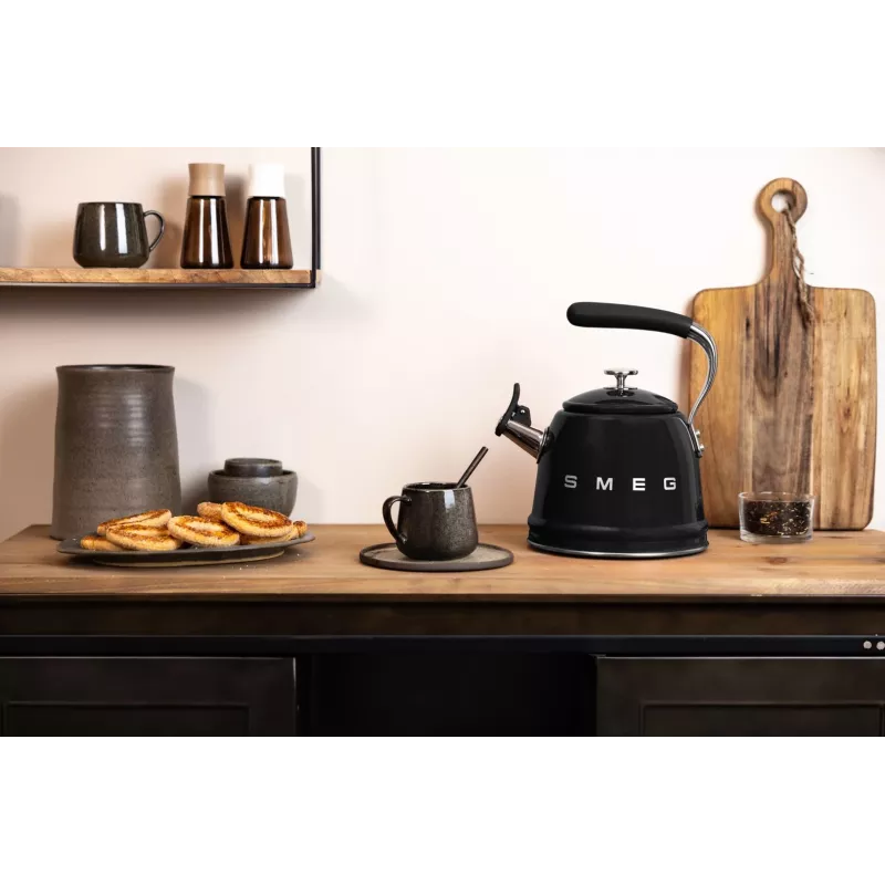 Smeg 50's Style Czajnik WKF01BL Czarny 1.7L 2400W Stal nierdzewna