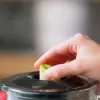 Blender kielichowy Taurus OPTIMA GO 1500, szklany dzbanek 1,5 l, 1500 W, 6 ostrzy ze stali nierdzewnej, regulacja prędkości, puls, kruszenie lodu, czarny/srebrny