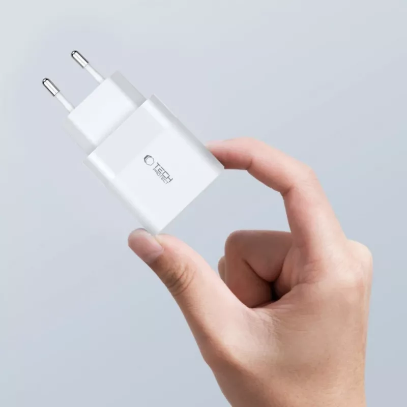 Tech-Protect White MagSafe Back Cover do Apple iPhone 15 Pro Max