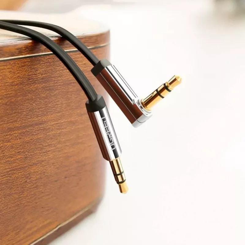 UGREEN AV119 Kabel aux płaski 3,5 mm z wtykiem kątowym 2 m - czarny/srebrny