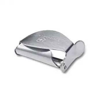 Victorinox 7.6074 Obieraczka obrotowa z ząbkowanym ostrzem i usuwaczem oczek, czarna